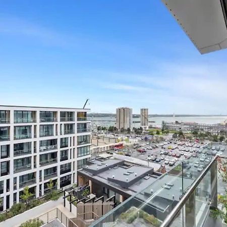 Sleek Modern Studio With Balcony โอ๊คแลนด์ ภายนอก รูปภาพ