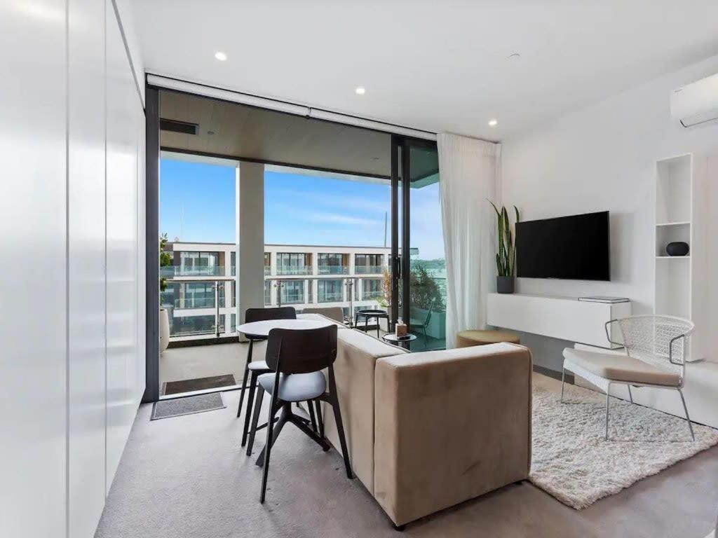 Sleek Modern Studio With Balcony โอ๊คแลนด์ ภายนอก รูปภาพ