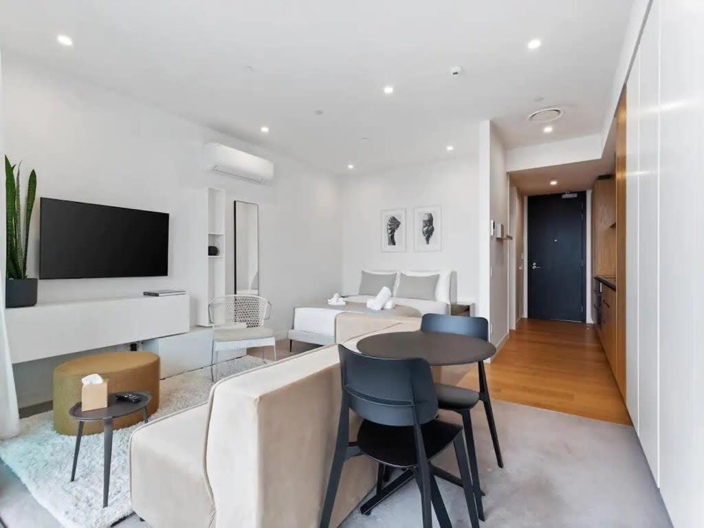 Sleek Modern Studio With Balcony โอ๊คแลนด์ ภายนอก รูปภาพ