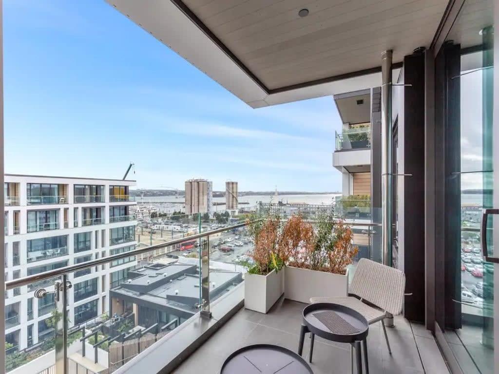 Sleek Modern Studio With Balcony โอ๊คแลนด์ ภายนอก รูปภาพ